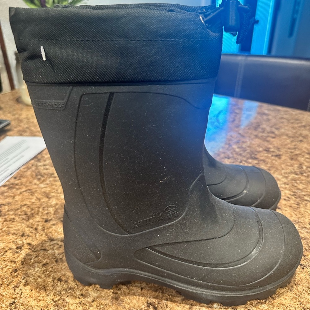 KAMIK boots